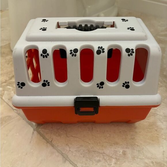Pet carrier + Barbie plush dog toy (fits perfectly inside). Excellent condition - Picture 2 of 3